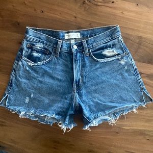 Abercrombie Mid Rise Boyfriend short